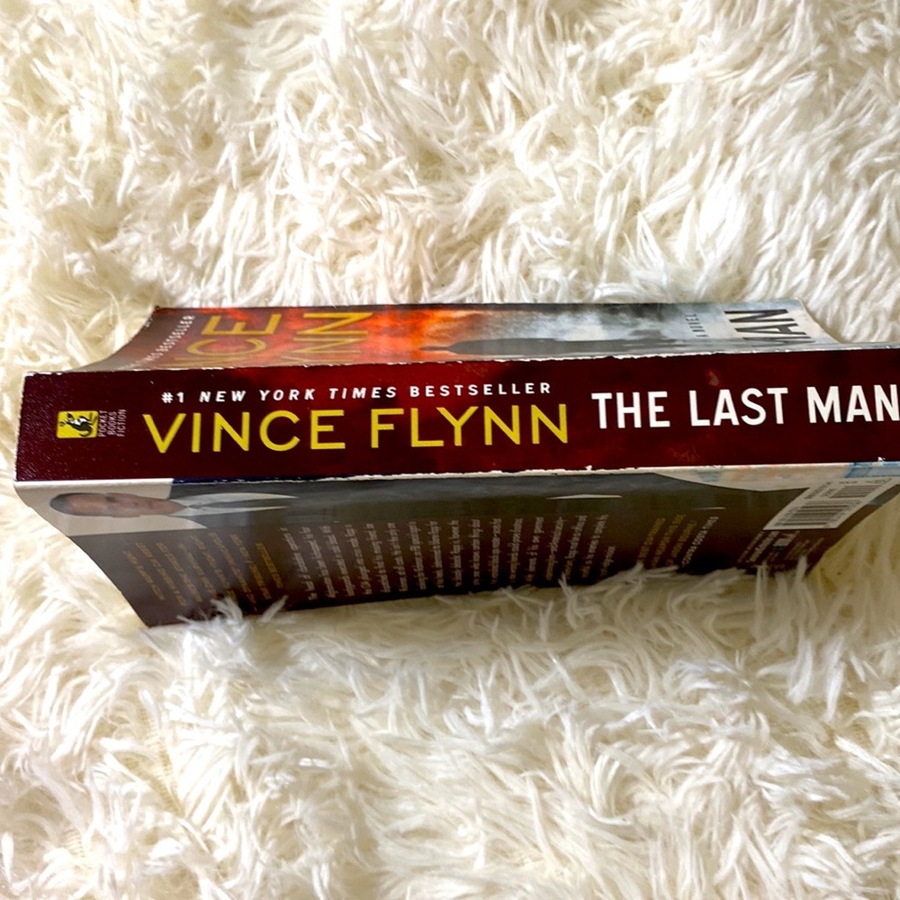 THE LAST MAN - A NOVEL - VINCE FLYNN Paperback POLITICAL THRILLER EUC - Picture 2 of 4